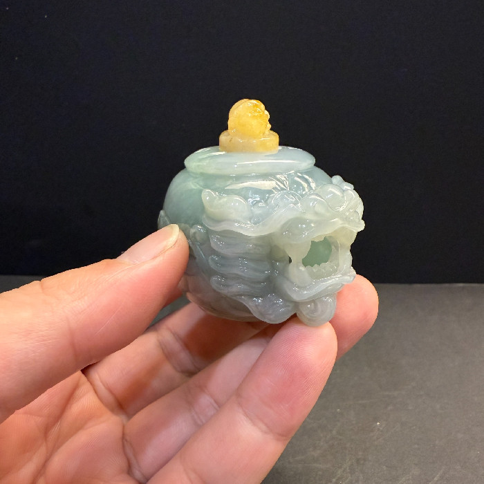 天然翡翠 豆綠 蘭草紋 鼻煙壺 珍品 送料無料 鼻烟壶：袖珍玲珑内